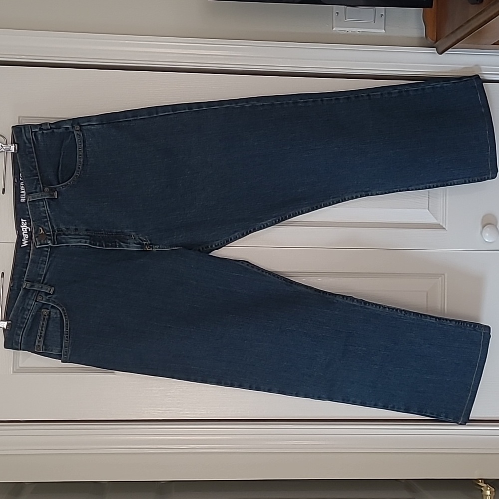 Men's Wrangler relaxed fit jeans. 36 x 32